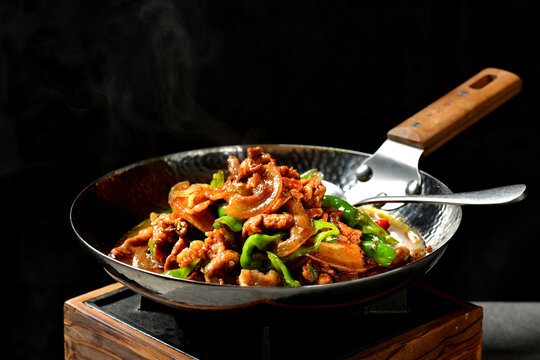 辣椒炒肉 - Stir-Fried Pork with Chili Peppers - XIANGWEI CHINESE CUISINE signature